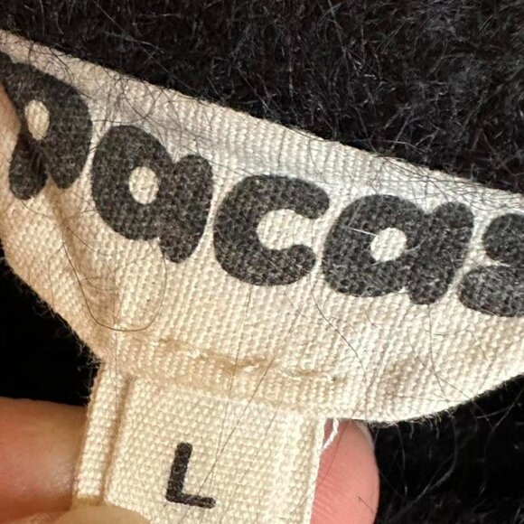 Paca’s Women’s V-Neck Sweater Black - Picture 4 of 7